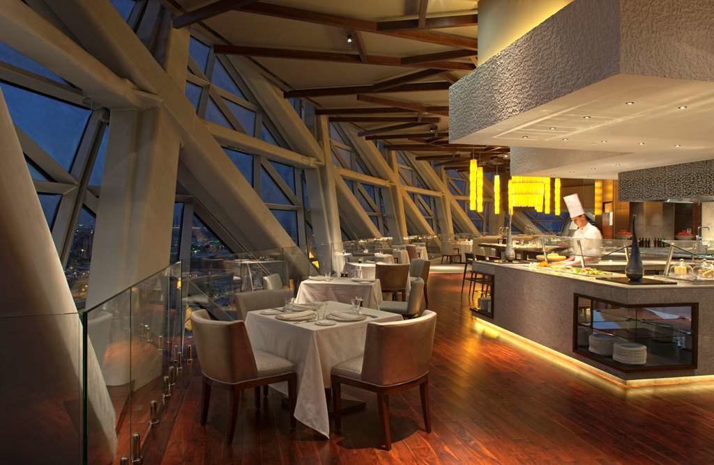 ANDAZ CAPITAL GATE ABU DHABI Restaurant