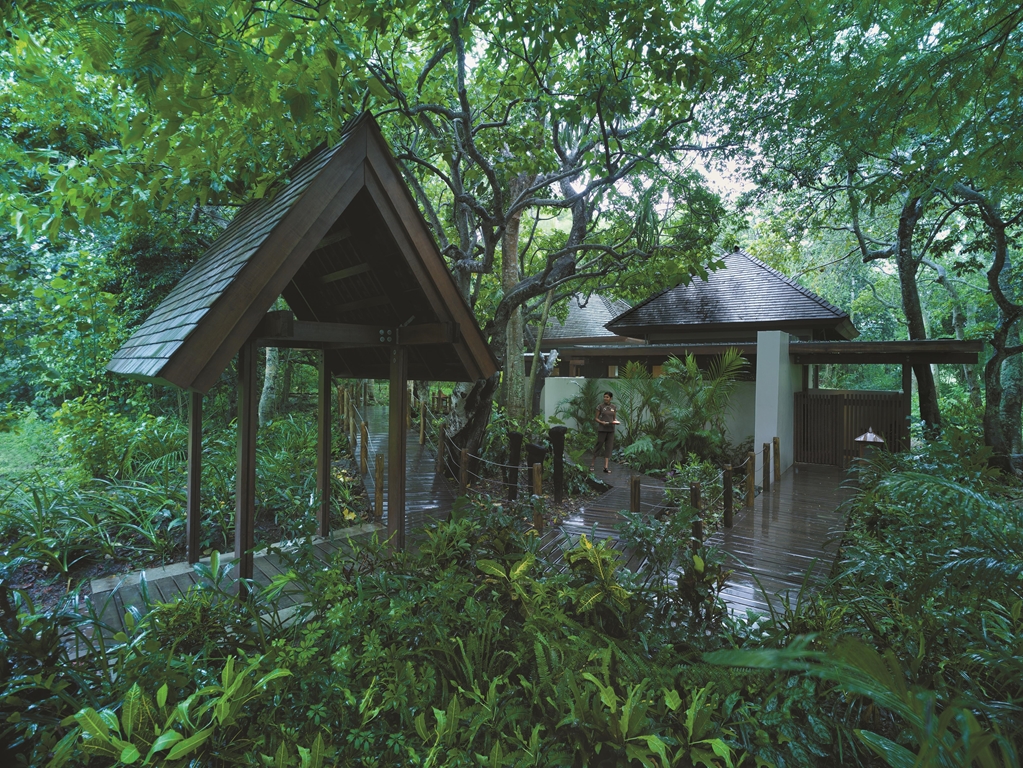 Shangri Las Fijian Resort and Spa Yanuca CHI, The Spa - Rainforest Bure Entrance