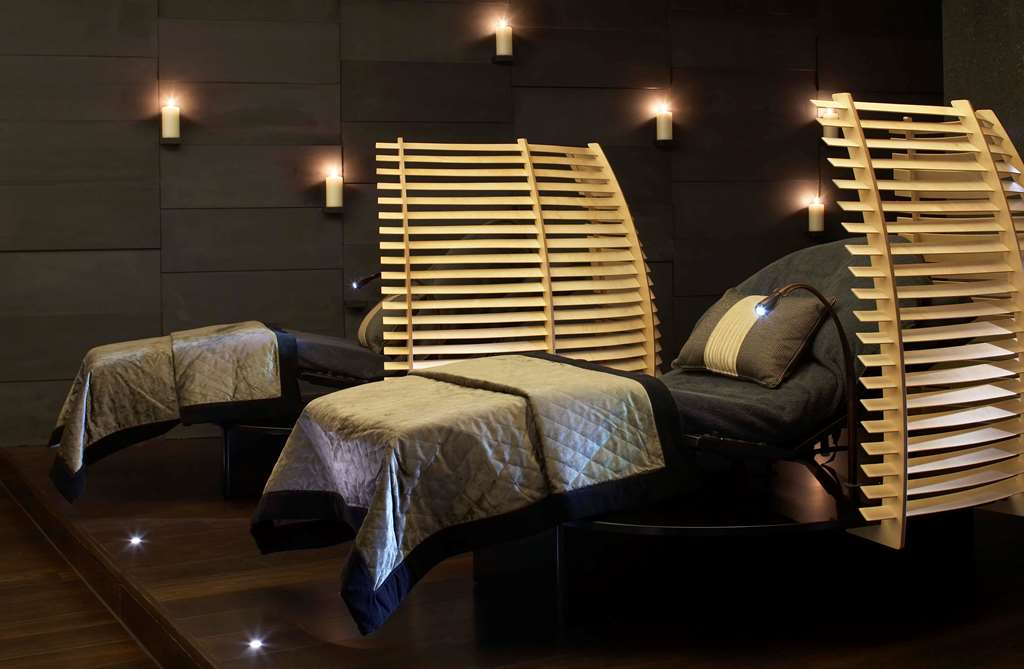 The Europe Hotel and Resort Killarney Dark Relaxation Beds