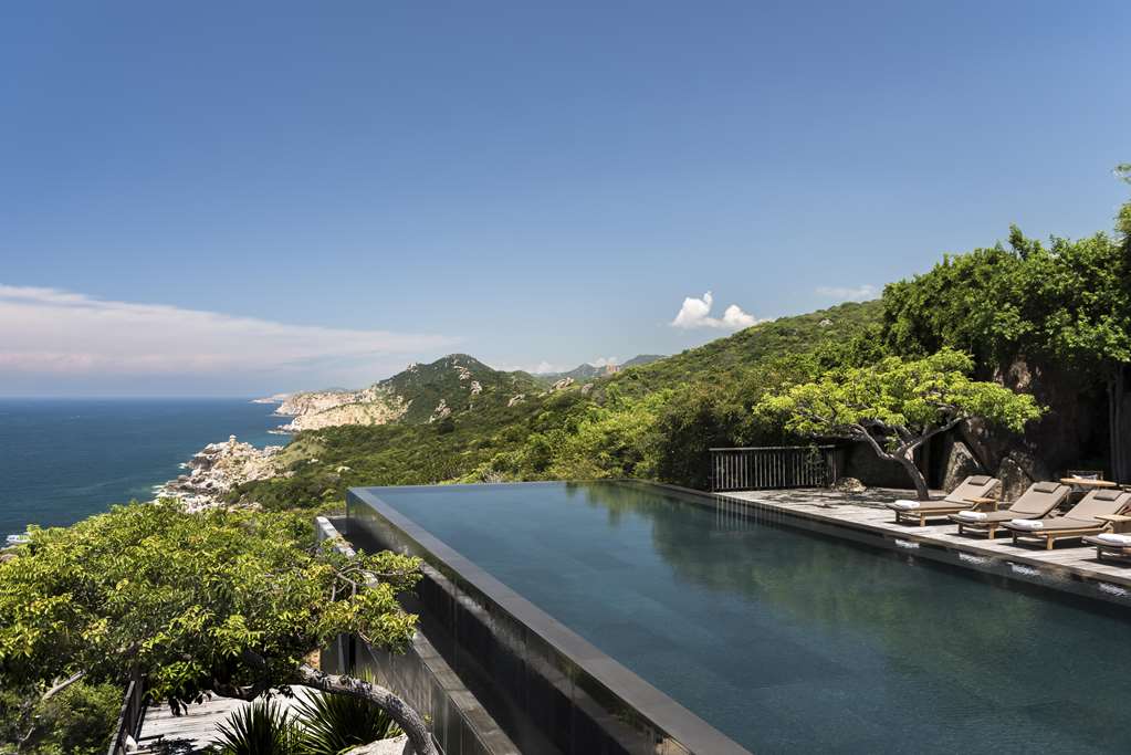 Amanoi Cliff Pool