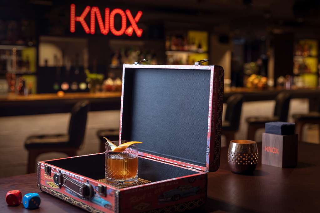 ANDAZ DUBAI THE PALM Restaurant