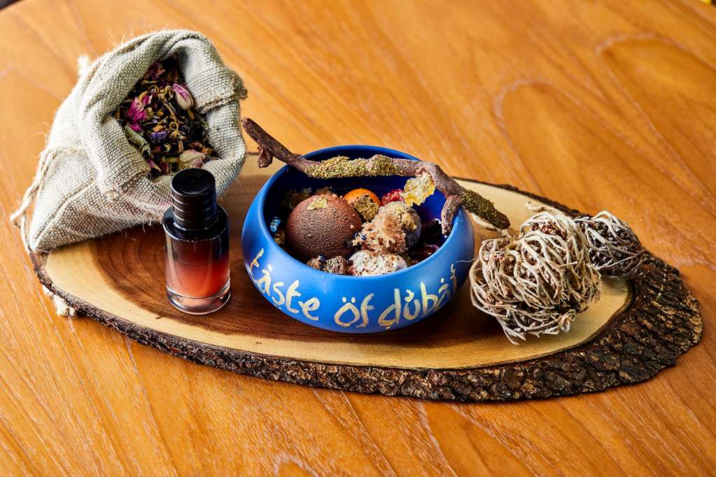 ANDAZ DUBAI THE PALM Restaurant