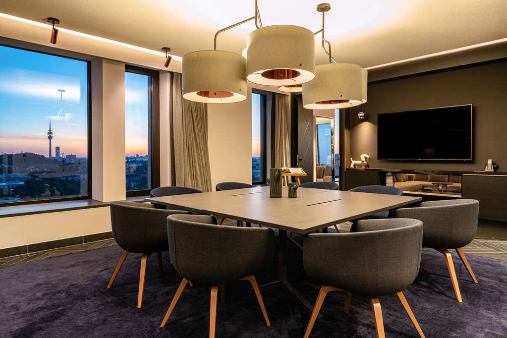 ANDAZ MUNICH SCHWABINGER TOR Suite