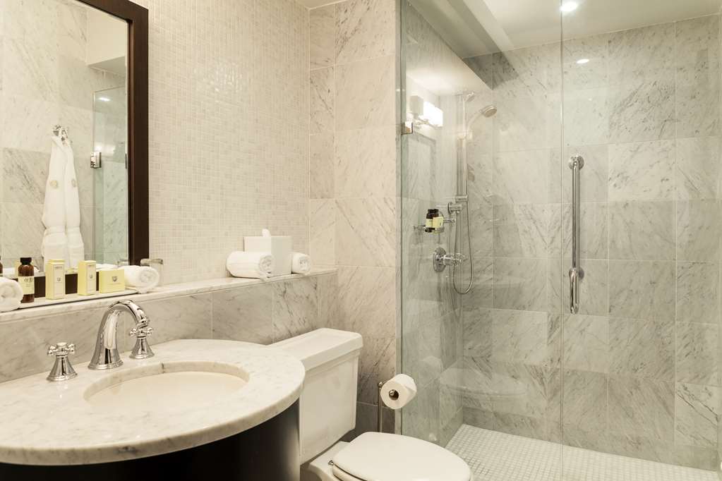 Condado Vanderbilt Hotel Ambassador Suite Bathroom