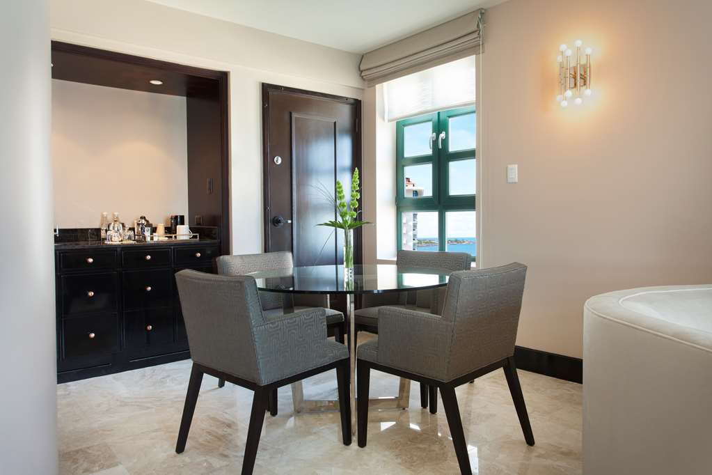 Condado Vanderbilt Hotel Ambassador Suite Living room