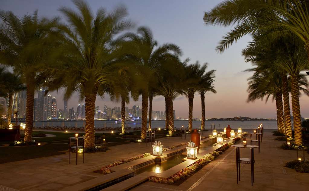 Fairmont The Palm Dubai PMI-186.jpg
[PMI-186.jpg] [PMI] [73711] [Exterior View] [Dubai] [AE] [Sea View Garden Night Shot]