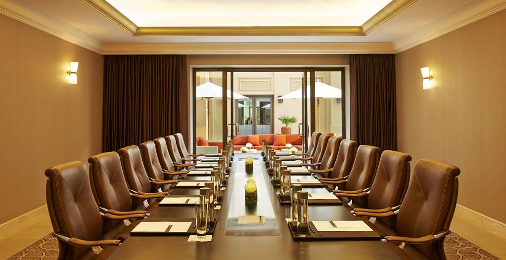 Fairmont The Palm Dubai PMI-110.jpg
[PMI-110.jpg] [Meeting Room] [PMI] [73711] [Dubai] [AE]