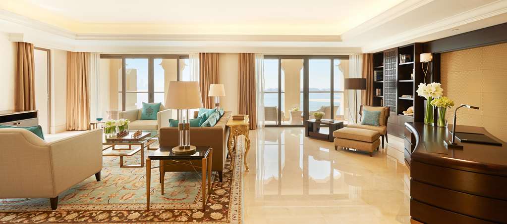 Fairmont The Palm Dubai PMI-199.jpg
[PMI-199.jpg] [PMI] [73711] [Suite] [Presidential suite living room] [Dubai] [AE]