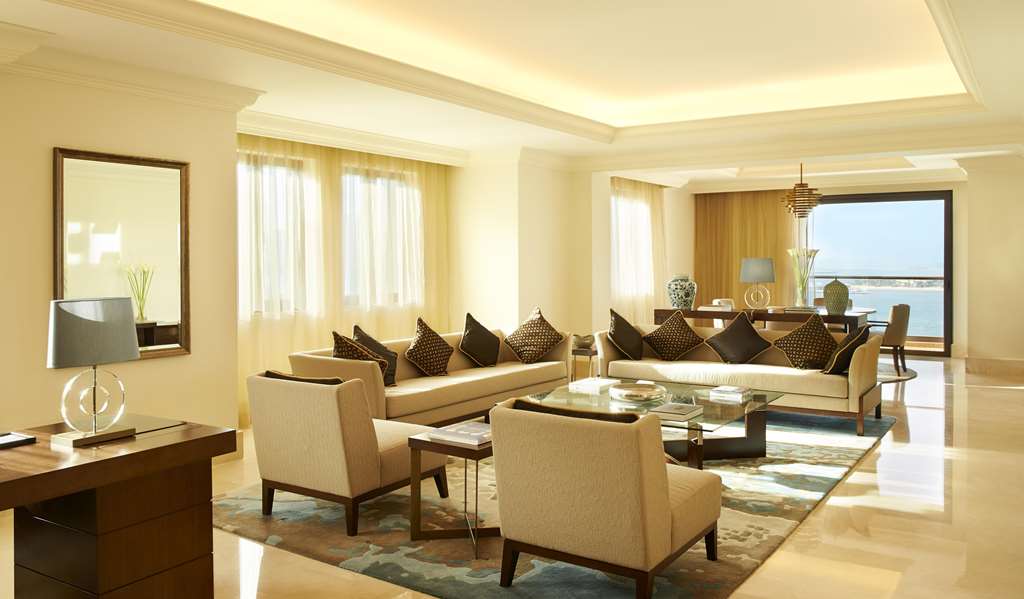 Fairmont The Palm Dubai PMI-112.jpg
[PMI-112.jpg] [Suite] [PMI] [73711] [Dubai] [AE]
