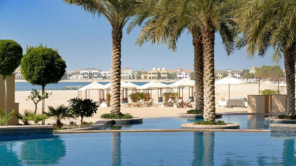 Fairmont The Palm Dubai PMI-192.jpg
[PMI-192.jpg] [PMI] [73711] [Beach] [Family pool overlooking the beach] [Dubai] [AE]