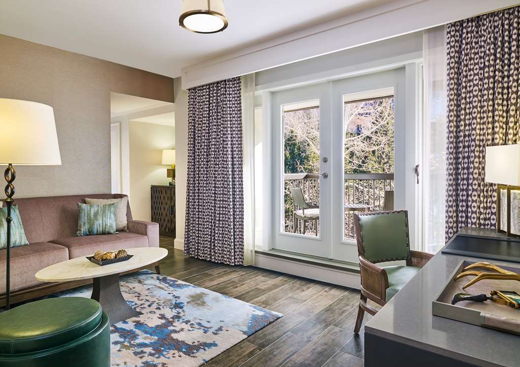 GRAND HYATT VAIL EGEGH P King Junior Mountain View Suite