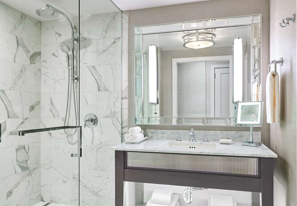 GRAND HYATT VAIL EGEGH P Three Fixture Guestroom Bathroom