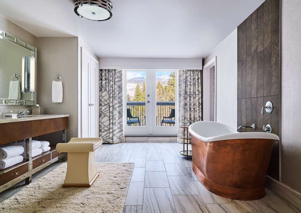 GRAND HYATT VAIL EGEGH P Two Bedroom Suite Master Bathroom