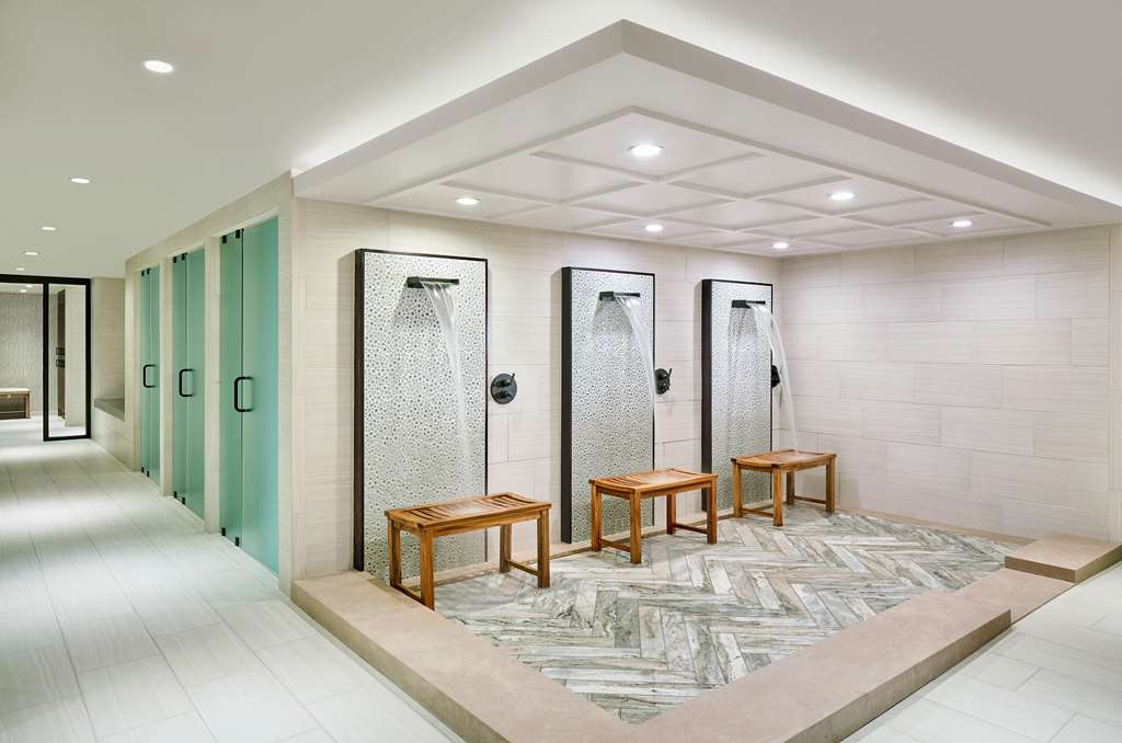 GRAND HYATT VAIL EGEGH P Spa Showers