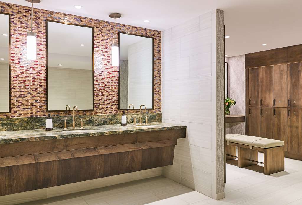 GRAND HYATT VAIL EGEGH P Spa Locker Room