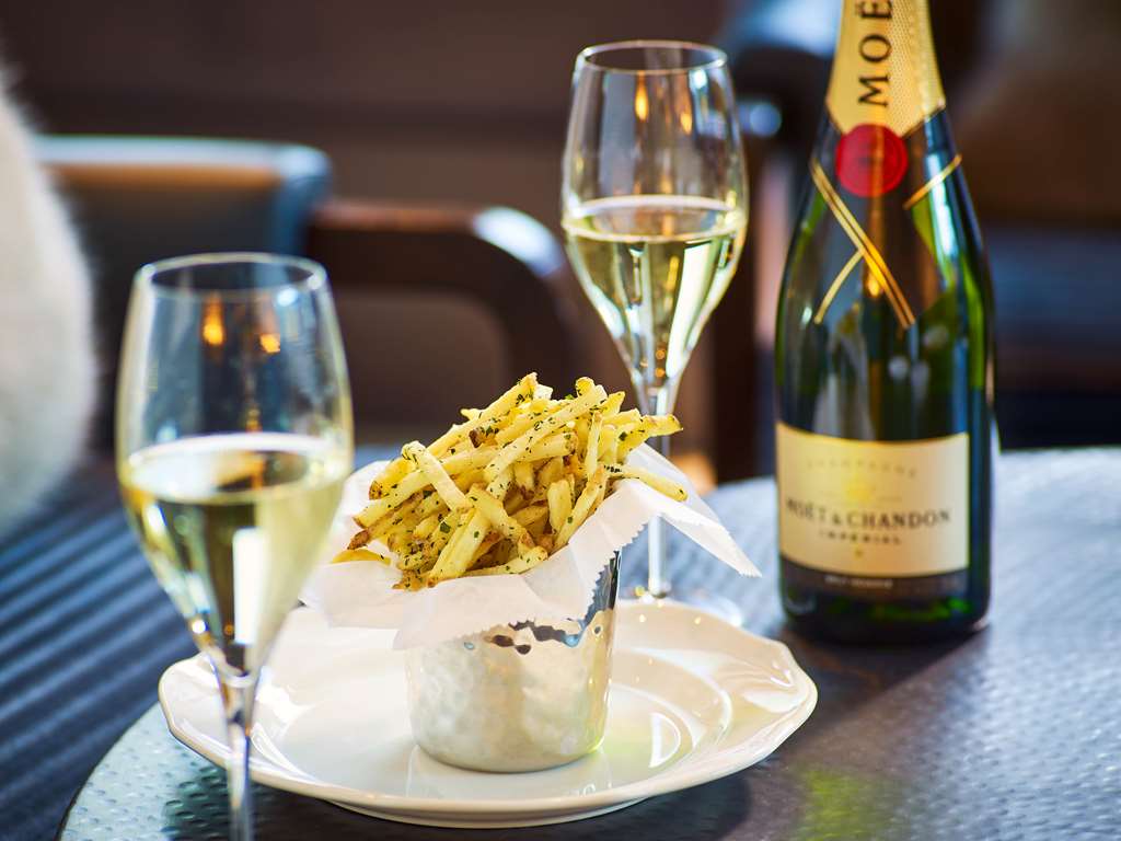 GRAND HYATT VAIL EGEGH P Gessner Flutes and Frites