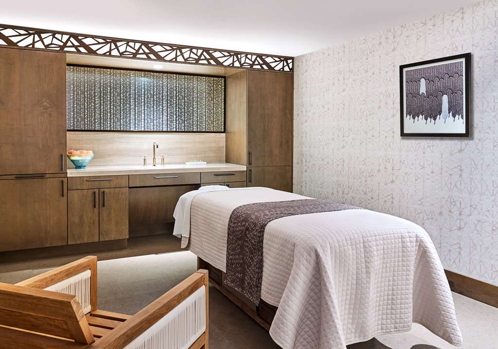 GRAND HYATT VAIL EGEGH P Spa Treatment Room