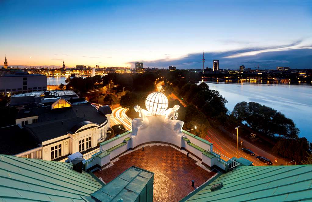 Hotel Atlantic Kempinski Hamburg Blick vom Hotel Atlantic auf die Stadt Hamburg