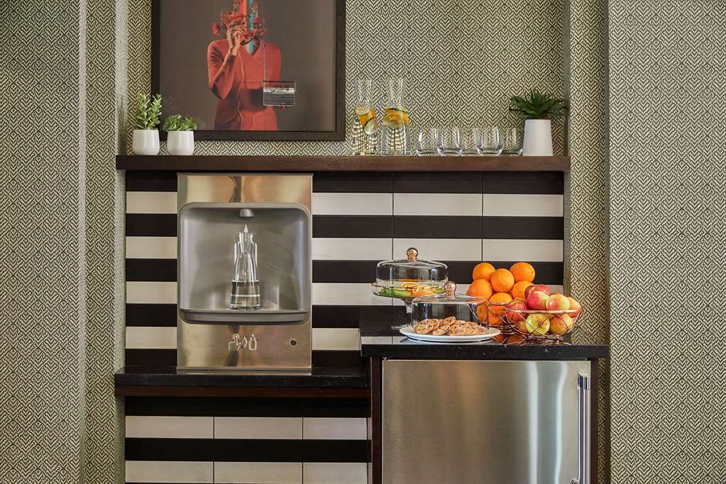 Hotel Emblem San Francisco Water Station