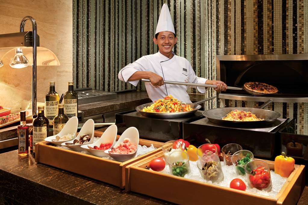Hotel Indonesia Kempinski Jakarta JKT1_Signatures Restaurant Chef.tif