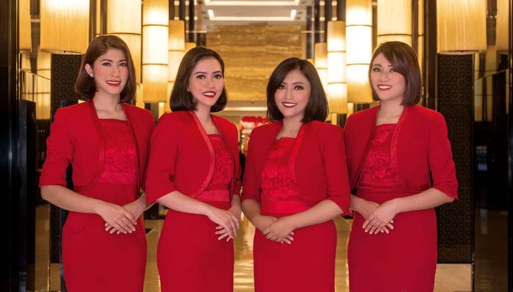 Hotel Indonesia Kempinski Jakarta KIJKT1_lady in red.jpg