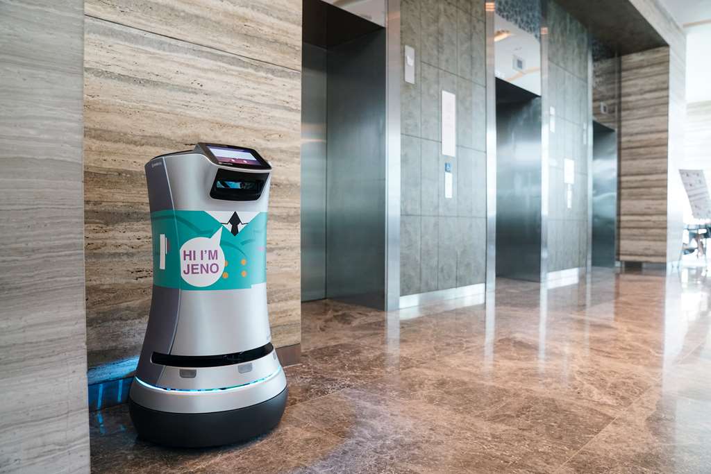 Hotel Jen Orchardgateway Singapore Hotel Robot Butler - Jeno