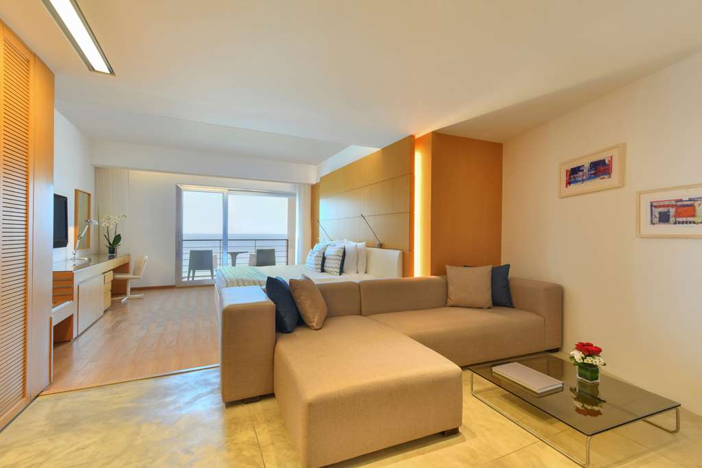 Kempinski Hotel Aqaba Junior Suit seating area.