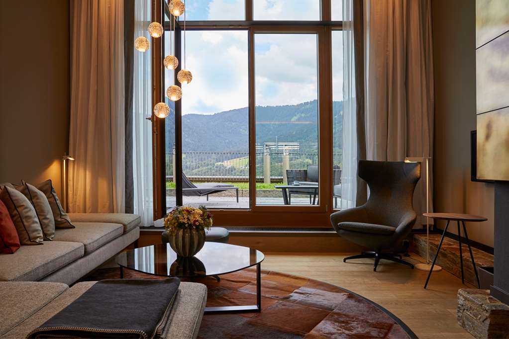 Kempinski Hotel Berchtesgarden SZG1_Maisonette Suite  3.jpg