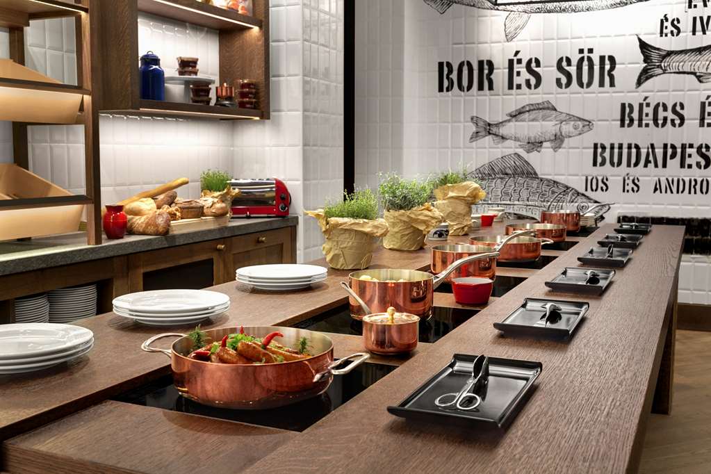 Kempinski Hotel Corvinus Budapest ES-Bisztro-Sharing-Table-Kempinski-Hotel-Budapest.jpg