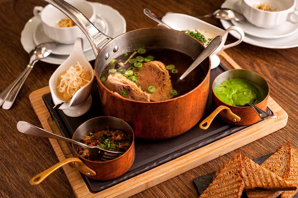 Kempinski Hotel Corvinus Budapest Es-Bisztro-Tafelspitz.jpg