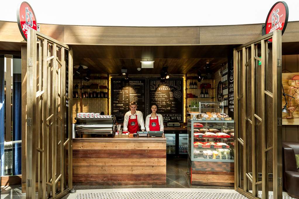 Kempinski Hotel Corvinus Budapest ÉS_Deli.jpg