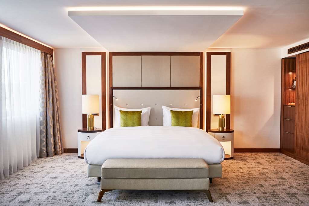 Kempinski Hotel Corvinus Budapest Executive Suite Bedroom | Kempinski Hotel Corvinus Budapest