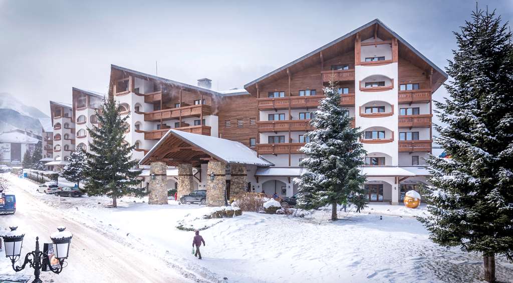 Kempinski Hotel Grand Arena Bansko Bulgaria SOF2_Kempinski Bansko snow view.jpg