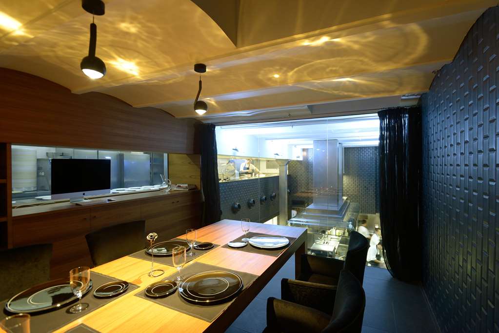 Monument Hotel Restaurant