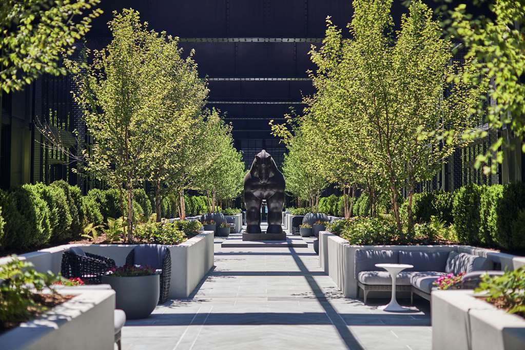 Sagamore Pendry Baltimore SPB ARCH COURTYARD