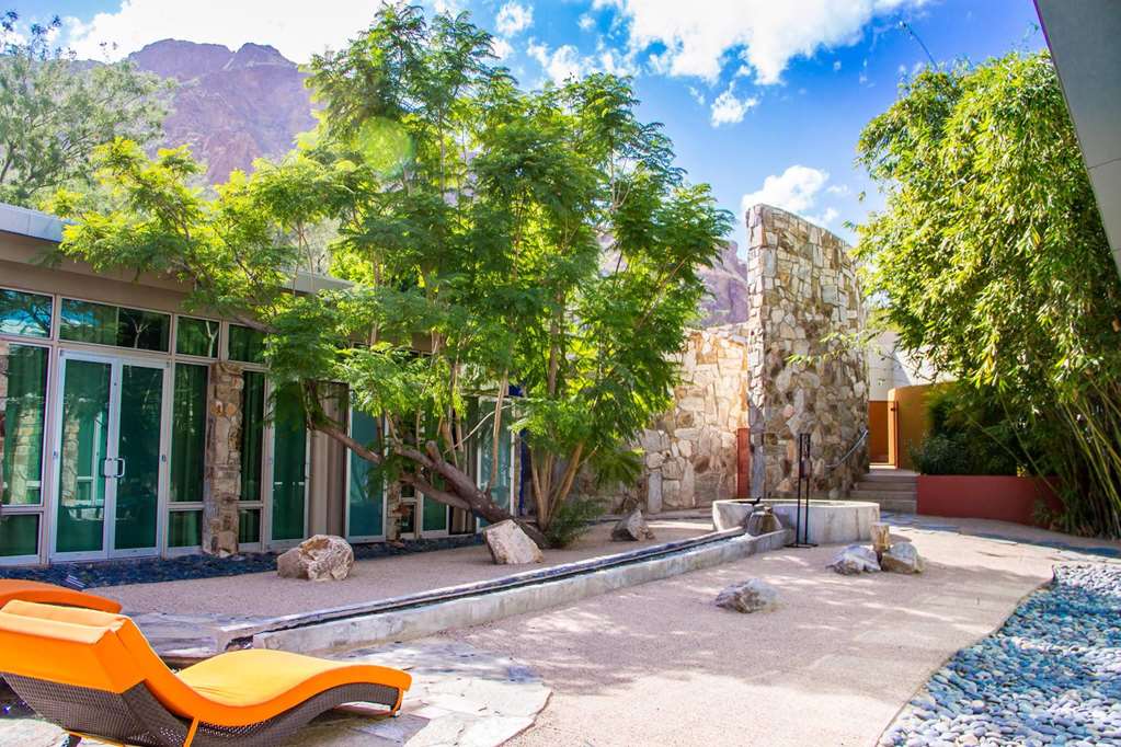 Sanctuary Camelback Mountain Resort & Spa Exterior view