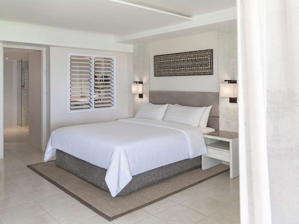 Shangri Las Fijian Resort and Spa Yanuca yanuca Lagoon suite bedroom