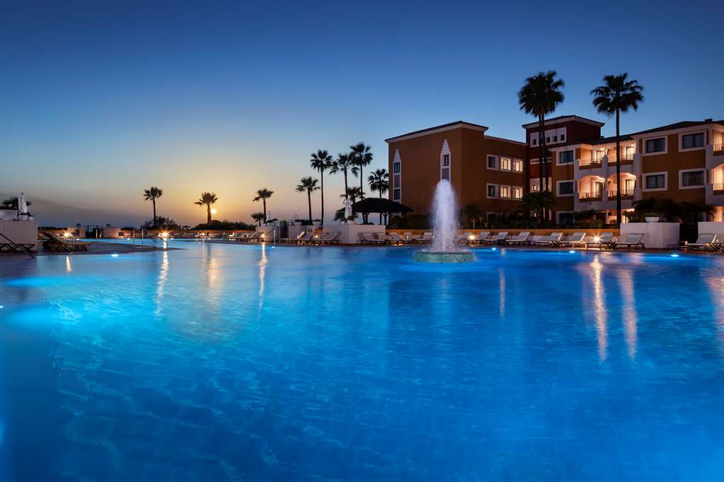 GRAN MELIA SANCTI PETRI Pool view