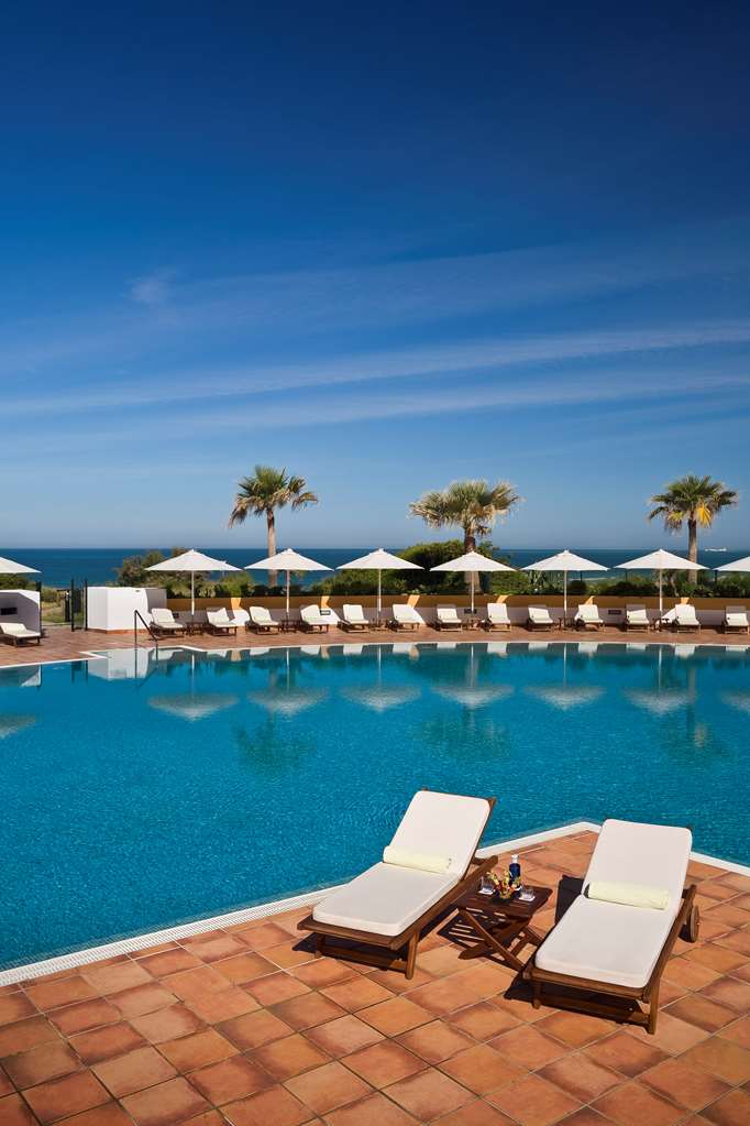 GRAN MELIA SANCTI PETRI Pool view