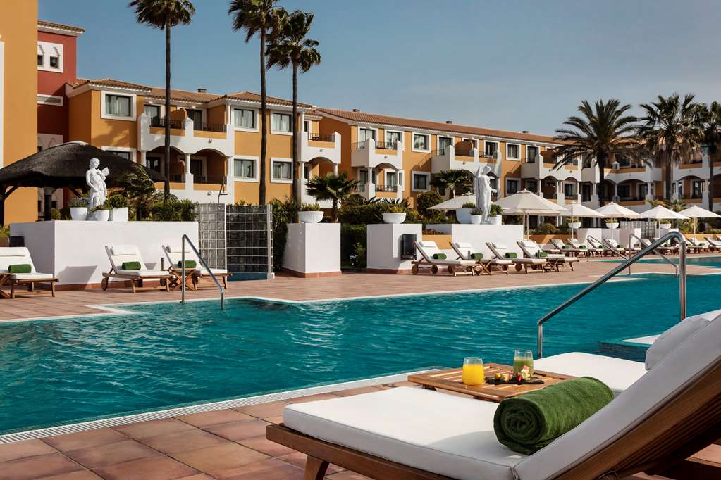 GRAN MELIA SANCTI PETRI Pool view