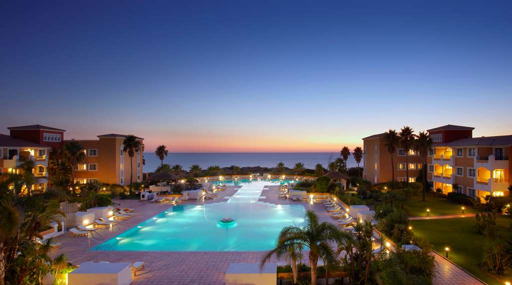 GRAN MELIA SANCTI PETRI Pool view