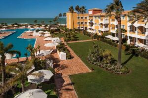 GRAN MELIA SANCTI PETRI Pool view