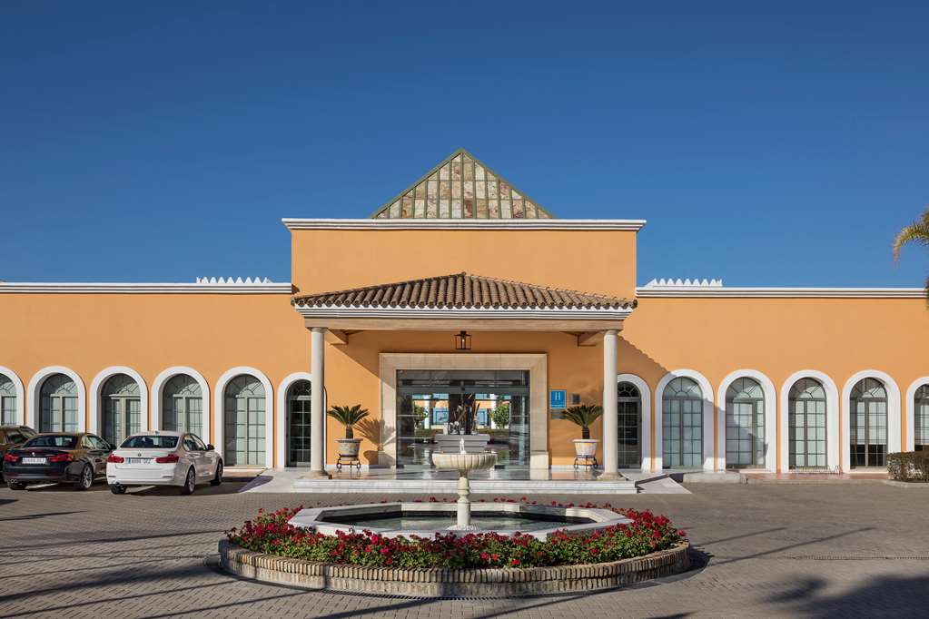 GRAN MELIA SANCTI PETRI Exterior view