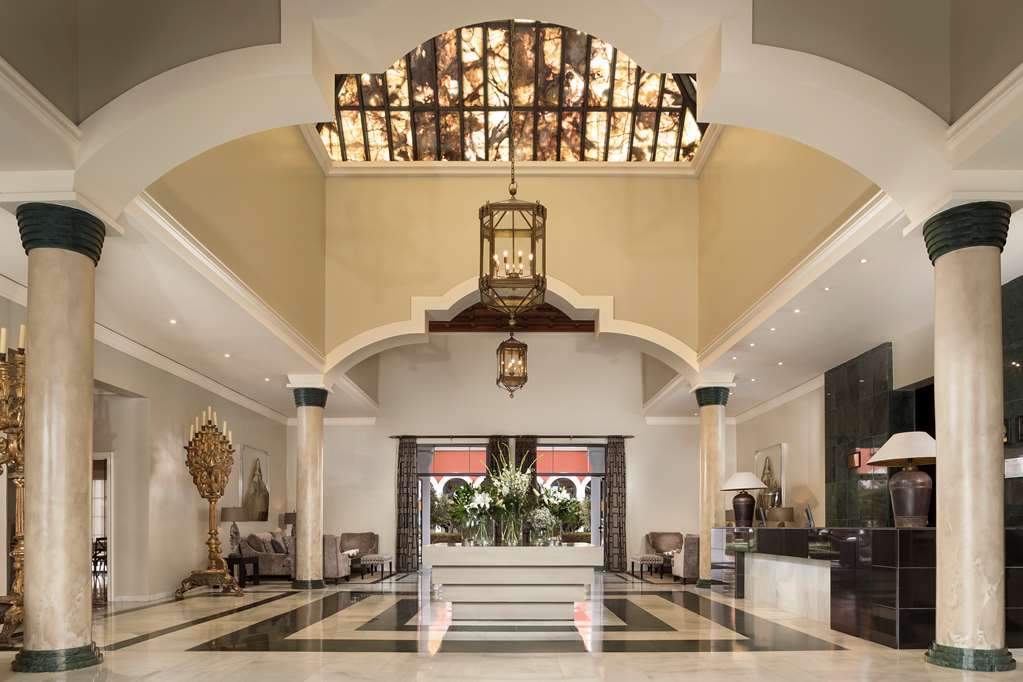 GRAN MELIA SANCTI PETRI Lobby view