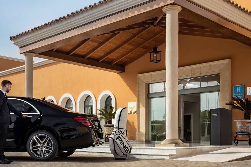 GRAN MELIA SANCTI PETRI Exterior view