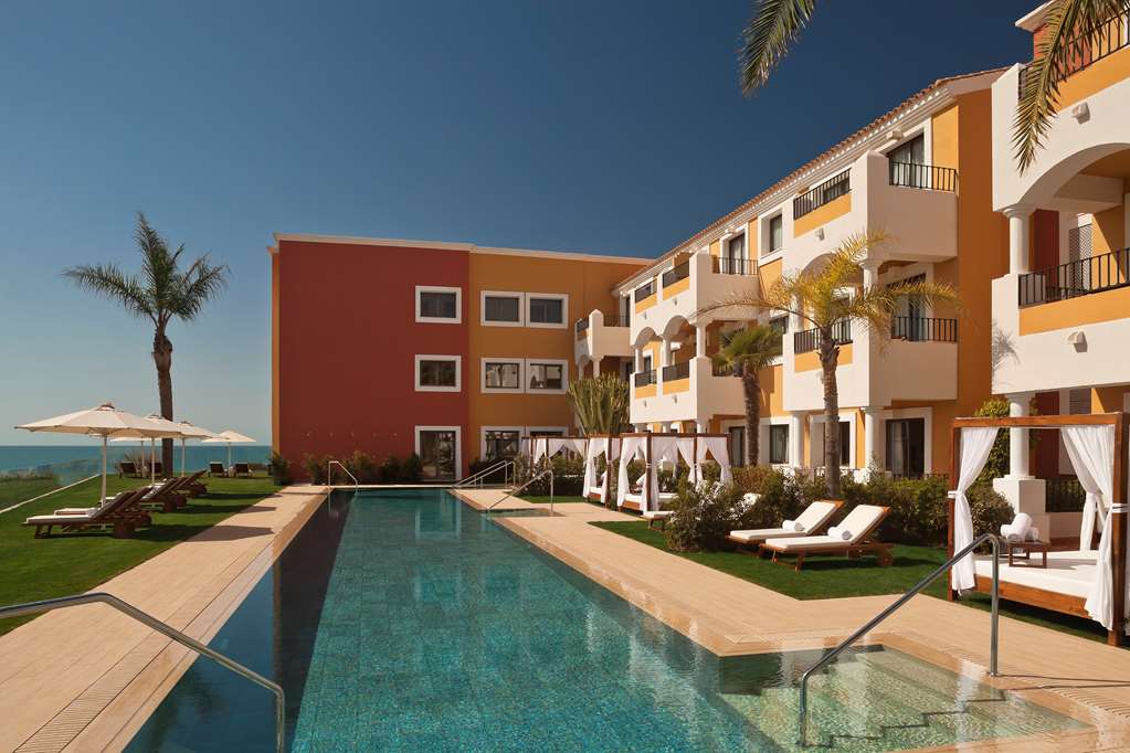 GRAN MELIA SANCTI PETRI Pool view