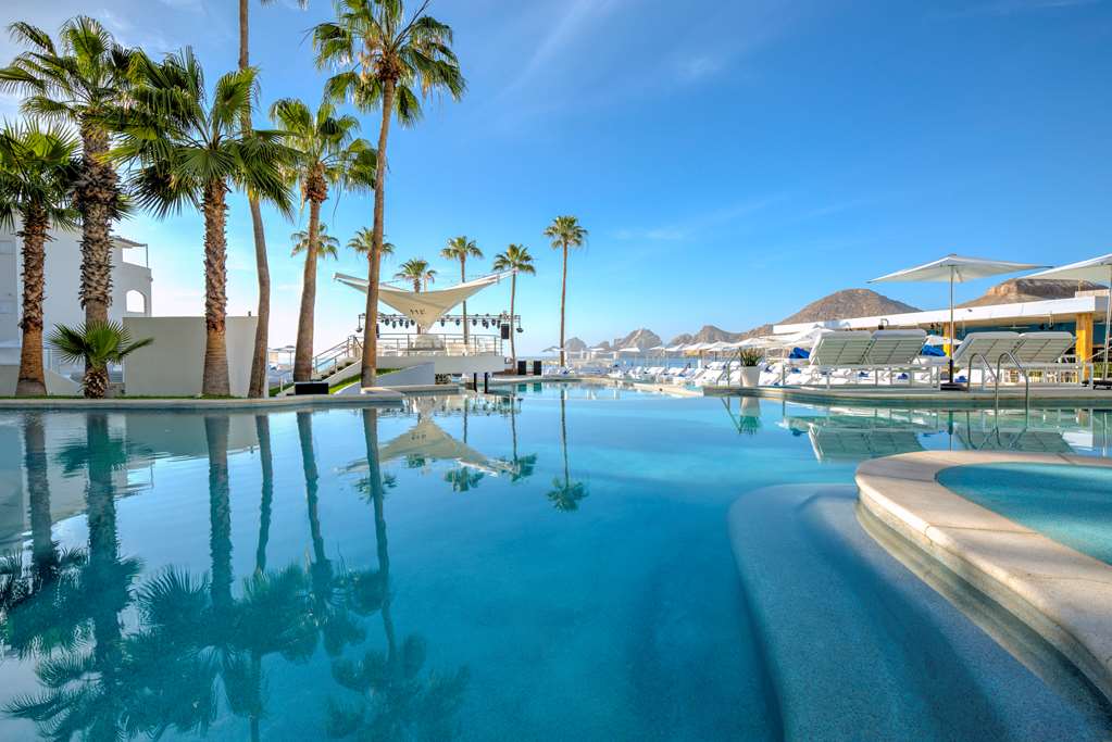 ME CABO Pool view
