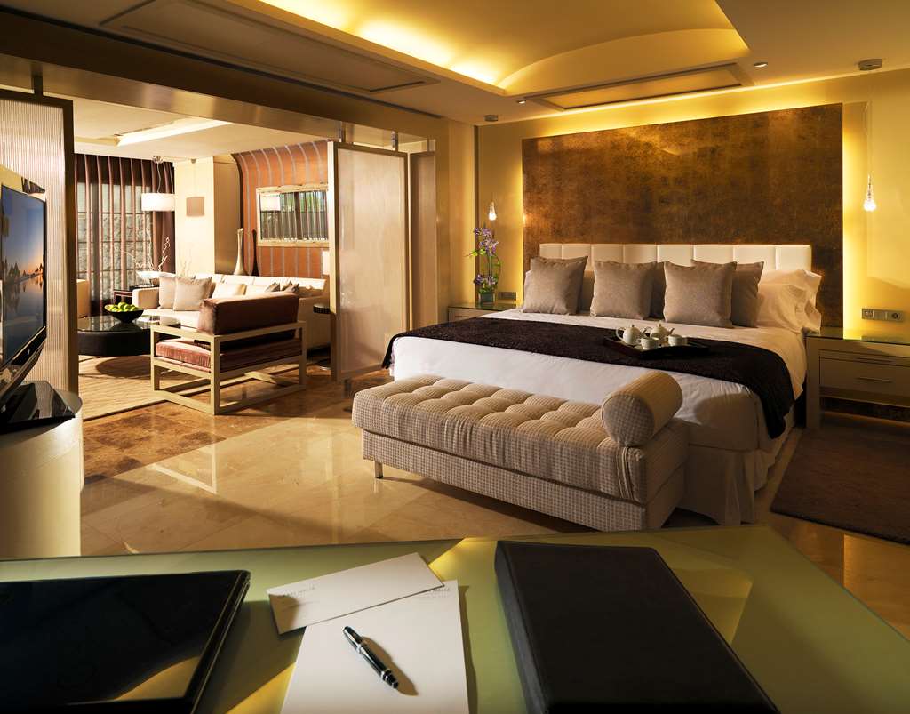 RED LEVEL AT GRAN MELIA PALACIO DE ISORA Suite