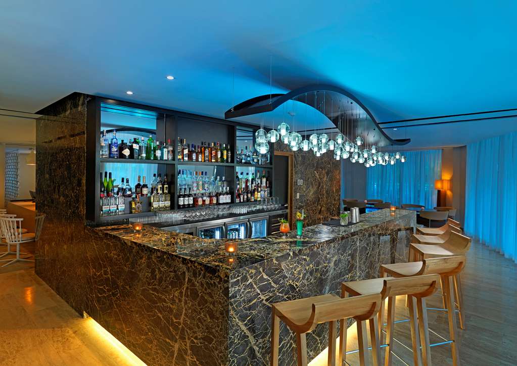 THE RESERVE AT PARADISUS PALMA REAL Bar/Lounge