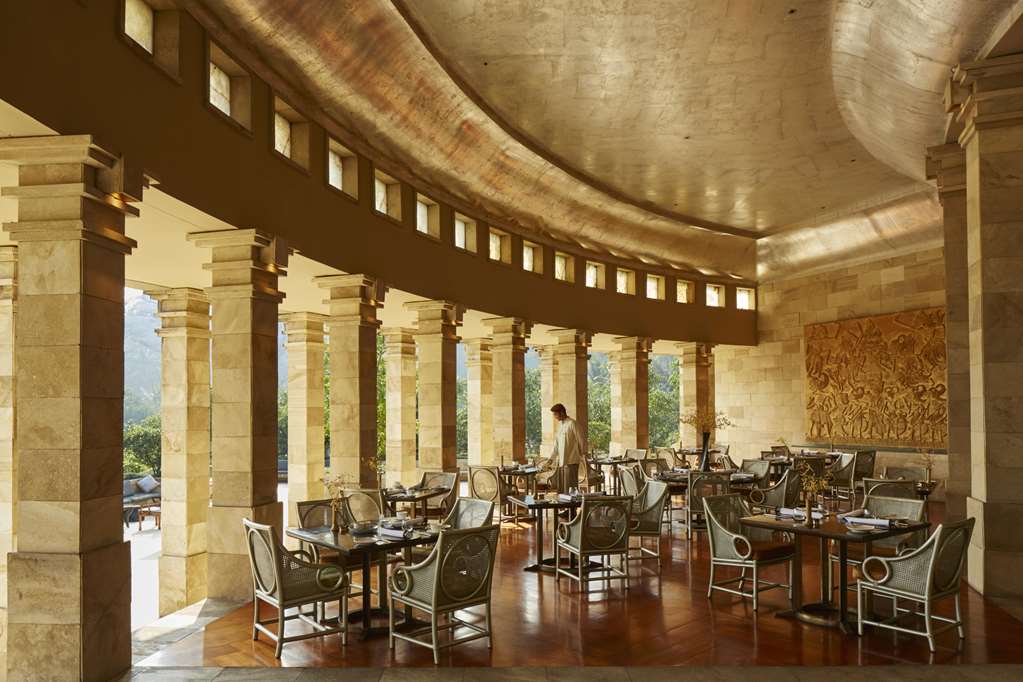 Amanjiwo main dining room.tif